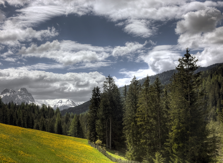 Vista verso il passo Valparola